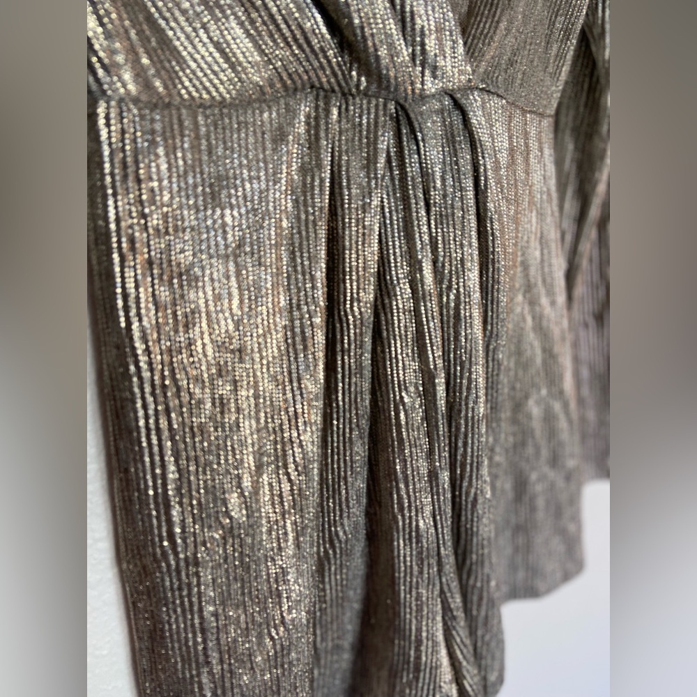 ASTR THE LABEL Kenzie Romper in Metallic Silver size S - Picture 10 of 11